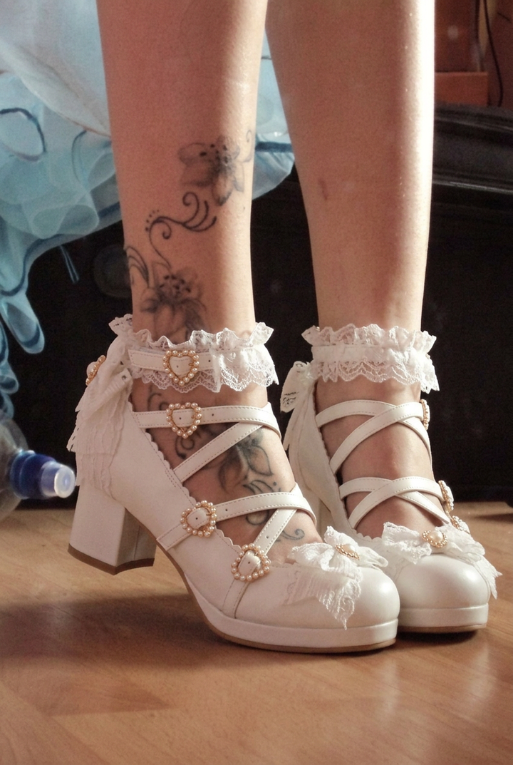 Gabrielle’s silhouette kitty heels